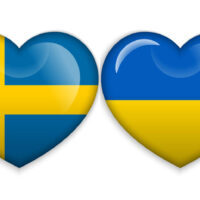 Sveriges och Ukrainas flaggor i form av hjärtan.